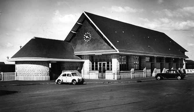 1964 - SNCF côté parking 