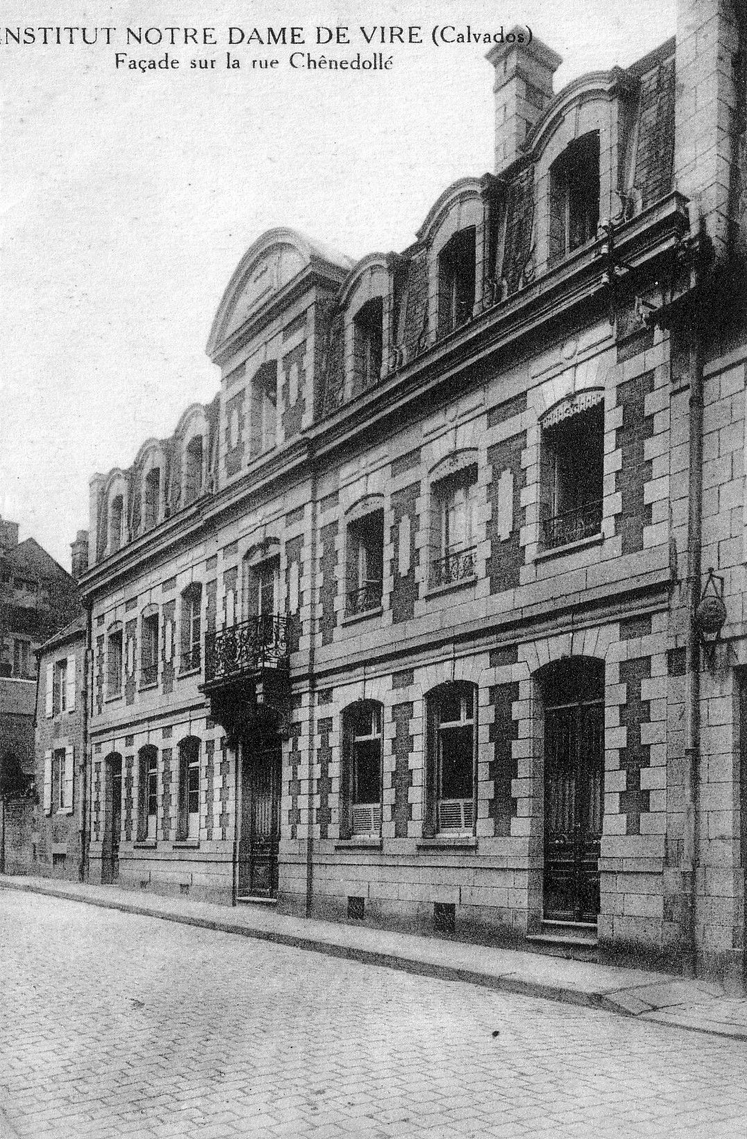 Façade sur la Rue Chênedollé