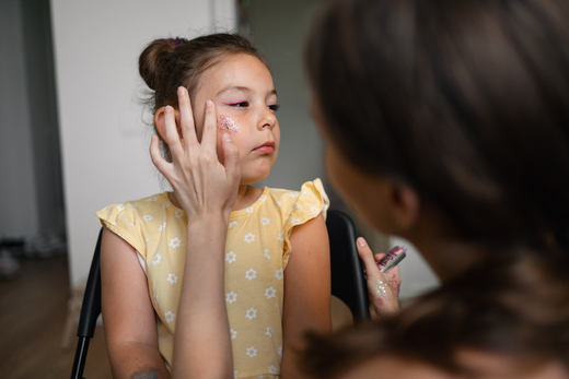makeup-artist-applying-glitter-makeup-on-child-gir-2023-11-27-05-11-27-utc